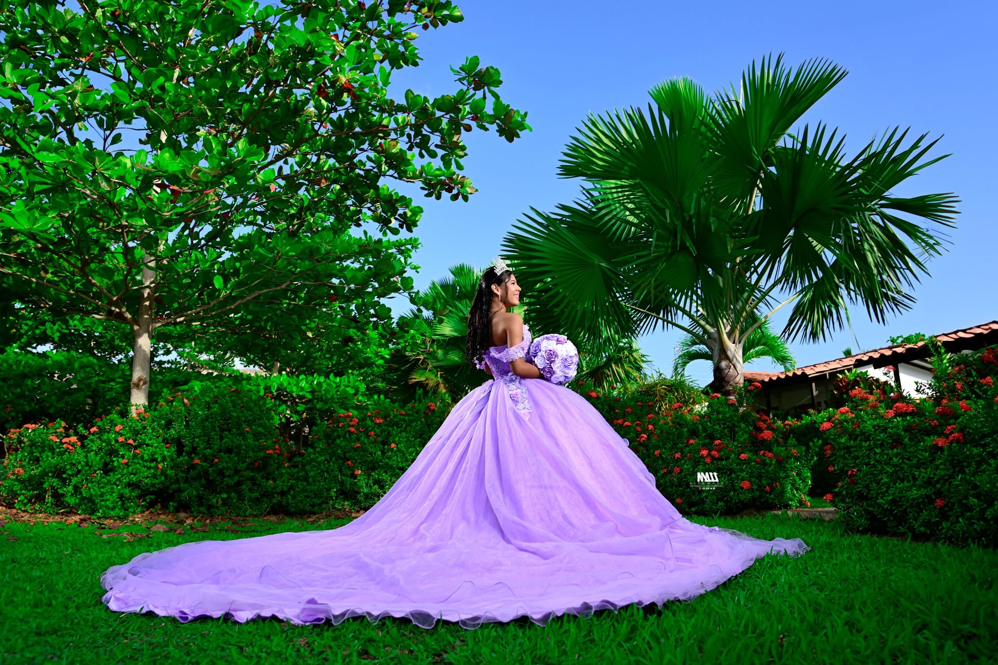 Camila Vestido Lila con Cola Imperial